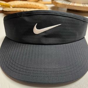 Nike dry-fit women’s black golf visor